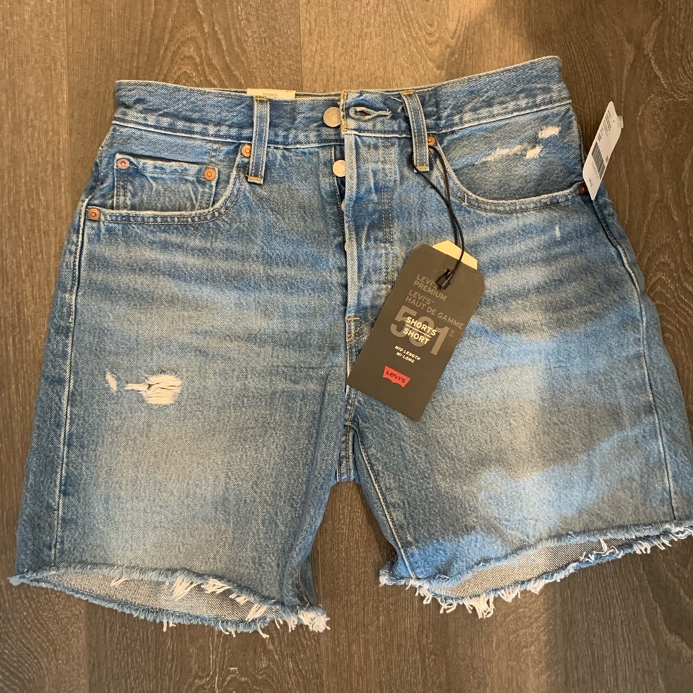 Levi’s 501 mid thigh short